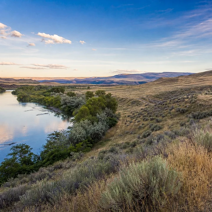 Lake area and mountain land in Yakima County